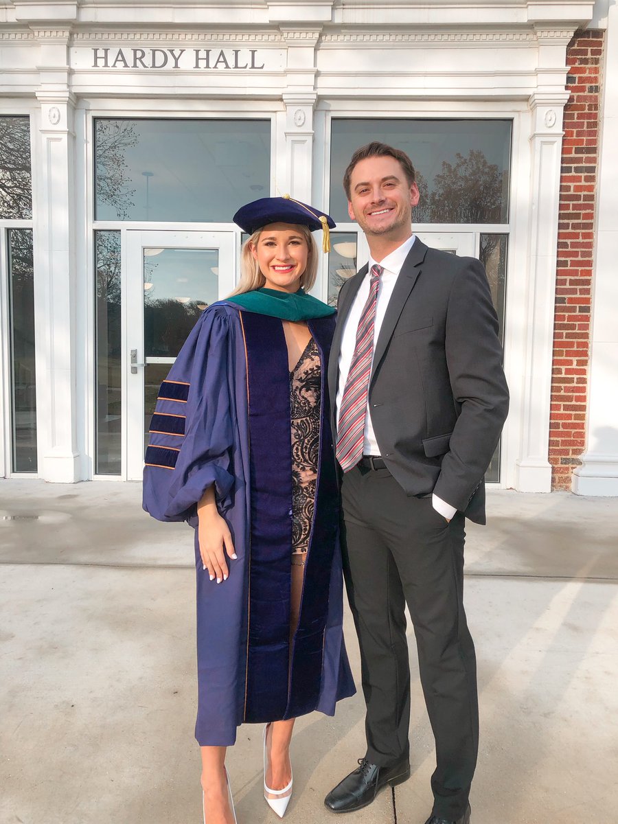 _kburrow's tweet photo. At 16, I dreamed of becoming a physical therapist one day. At 21, I was finishing up my undergraduate degree at Baylor and was accepted into physical therapy school. Yesterday, I graduated with my doctorate of physical therapy. 

I did the dang thing &amp; I’m so proud of myself 🤍 https://t.co/Q3AdqI63FB