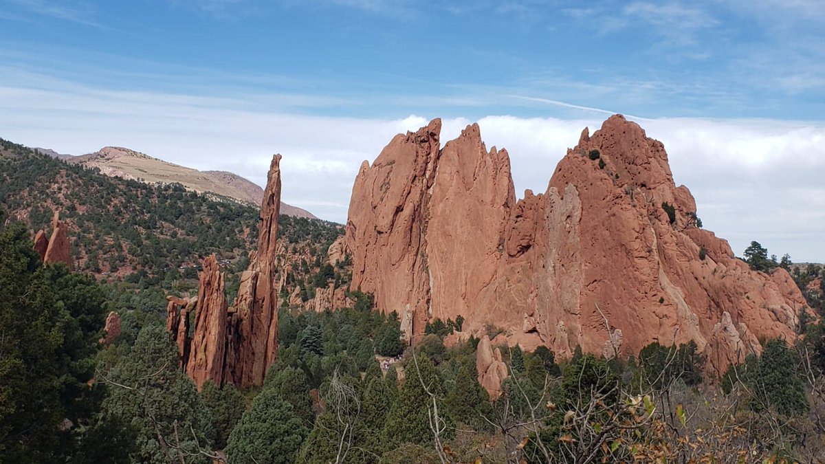 TheNextSummitA1's tweet photo. A shot from my last visit to the Garden of the Gods last summer... a true gem in this state! #Colorado #GardenOfTheGods https://t.co/kc6rOnu4Q8