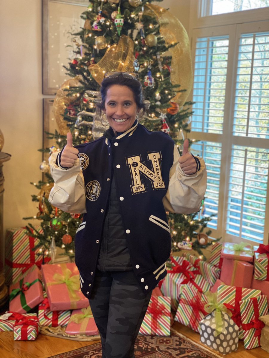 laurenhixon_'s tweet image. @davidhixon_ Your fam is representing!! #GoNavyBeatArmy