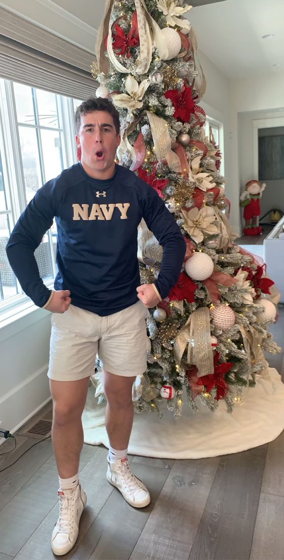 laurenhixon_'s tweet image. @davidhixon_ Your fam is representing!! #GoNavyBeatArmy