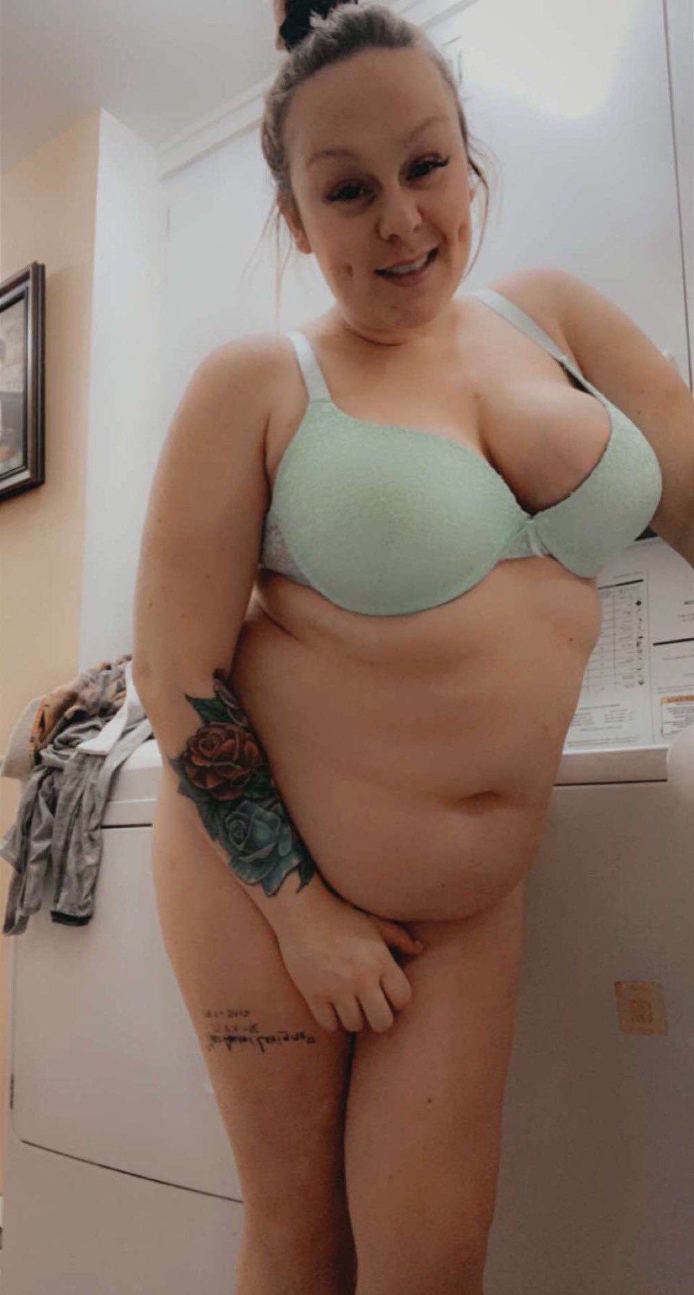 2 pic. Add me on snapchat eva_champagne Or subscribe to my onlyfans https://t.co/8S1EsoKg34 Ajoute moi sur snapchat eva_champagne Ou abonne toi à mon onlyfans https://t.co/8S1EsoKg34 #onlyfans #camgirls2020 #bbw #pornstar #pornhub #curvybeauty #onlyFans #chubbywoman https://t.co/UlxdtEkwxA