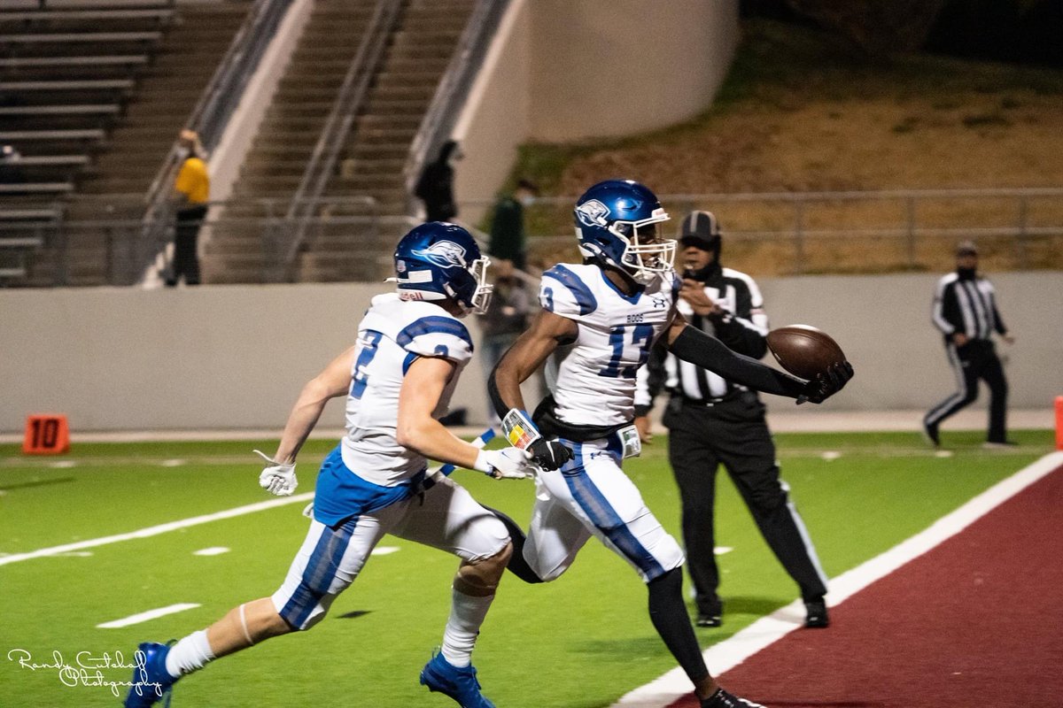 coach_mullinnix's tweet photo. To say that I’m proud of these 2 safeties would be an understatement. They ended their HS careers leaving it all on the field, giving it everything they had! There’s no doubt in my mind that they will be winners in life!!! #RooFootball #DBlock🔒 https://t.co/DA1kipFbWv