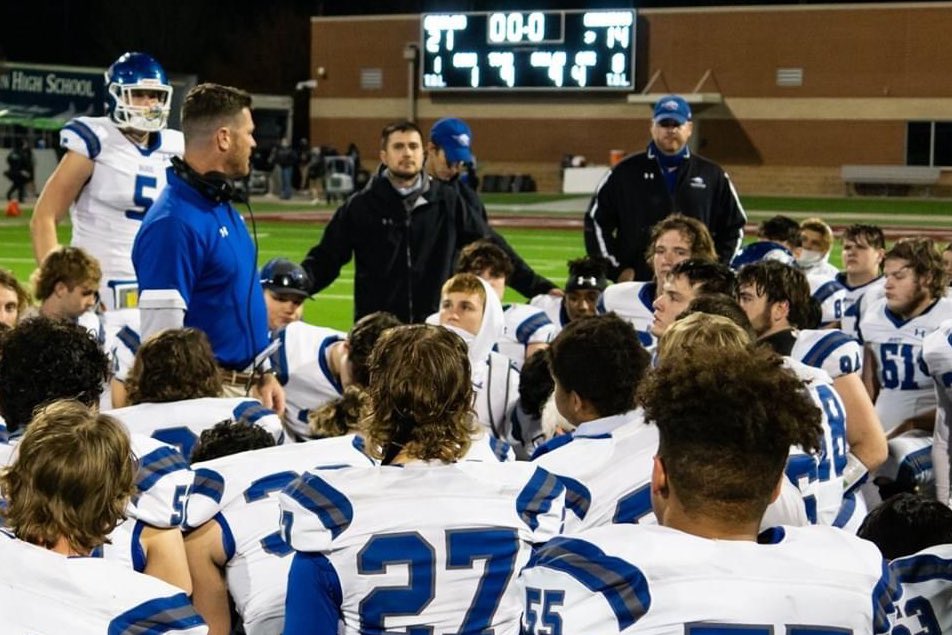 coach_mullinnix's tweet photo. To say that I’m proud of these 2 safeties would be an understatement. They ended their HS careers leaving it all on the field, giving it everything they had! There’s no doubt in my mind that they will be winners in life!!! #RooFootball #DBlock🔒 https://t.co/DA1kipFbWv