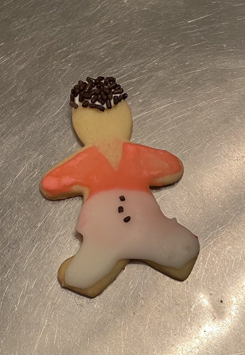 amypletch's tweet photo. Harry Styles. Harry Styles, the cookie. #HarryStyles #Christmascookies @Harry_Styles - made by my daughter. 💕 https://t.co/bmOIq6X8CL