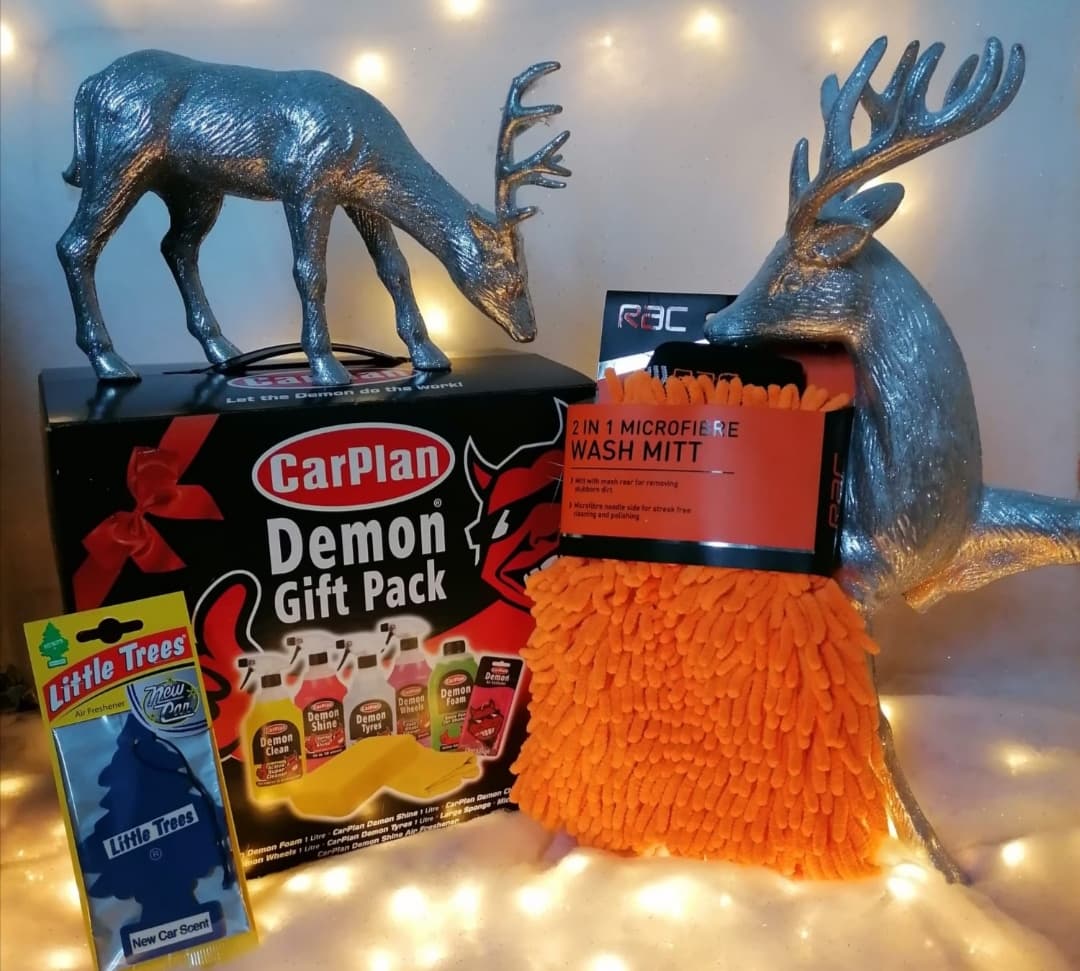 CarmadaUK's tweet photo. We're half way through the #CarmadaXmas virtual advent calendar! To celebrate, we're giving you the chance to win the first ever Carmada #giveaway!

All you need to do is like the Carmada Twitter page and like and share this post. See T's &amp; C's below. Good luck! https://t.co/HQ7jK2v2ox
