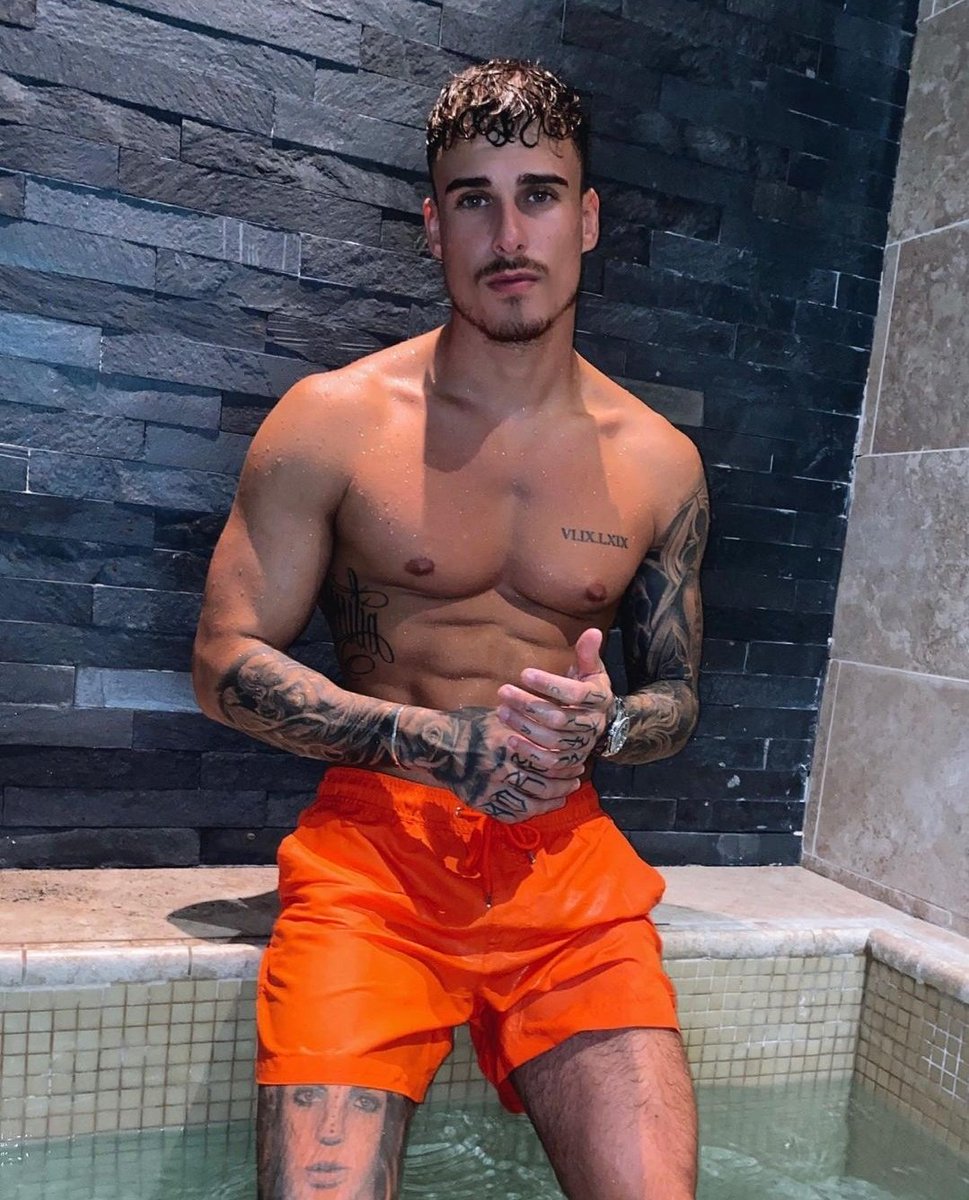 garysimmonss's tweet photo. 🔥🔥🔥 #firepoolparty https://t.co/2nXG6j8wpL