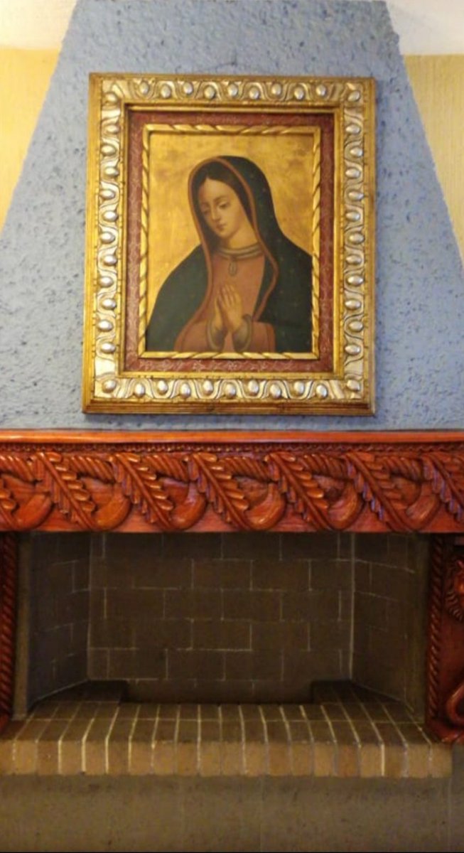 LasMercedesCDMX's tweet photo. Nuestro salón Chimenea siempre engalanado con esta pintura de la Guadalupana obra de un artista jalisciense. #VirgenDeGuadalupe #virgenmorena https://t.co/DWiifEBm8c