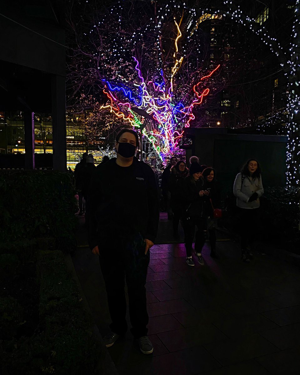 sometimeredhead's tweet photo. Went out with James today; we drove up to Canary Wharf and walked round to find some of the Connected By Light installations. We’ll be going back to look again another day. #light #lightsoflondon #boyfriend #lovemyman #saturdaynight #datenight #connectedbylight #canarywharf https://t.co/hZrpDCHFxV