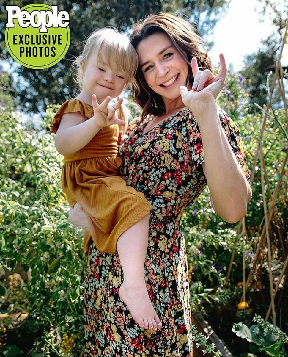 cloutierremix's tweet photo. Actress #CaterinaScorsone & daughter on @people magazine #photo by #RebeccaCourseyRugh
#Styling by #styledbyva
#Hair by @Pavyartist
#Makeup by @JennaGaragiola https://t.co/dCZ6NQtXqO
