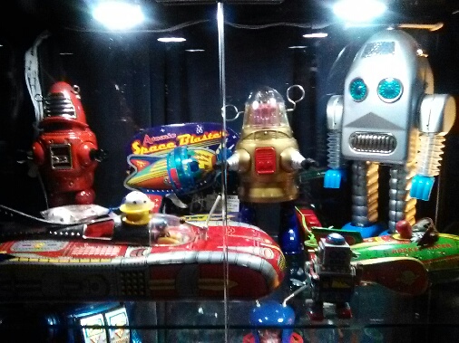 DrMickLethal's tweet photo. @white_arrow_uk @BlueelvisEric @LauraLeeBordas @OnAngelWings @chetbtester @Lily7Tiger @Duckman1001 @1shawnster This is just the collection that's in the Toy Room, I have a glass display cabinet filled with my Vintage Tin Toys in the Living Room.🤖🚀👽🛸#LethalToyCollection https://t.co/BNdCradLGn