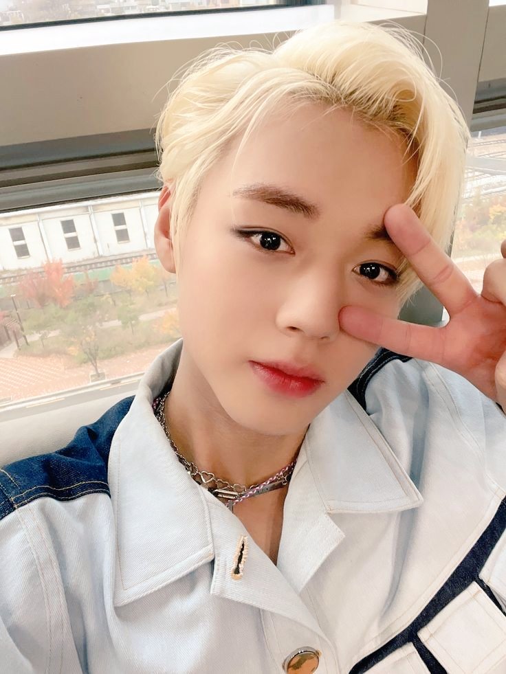 fxwjihoon's tweet photo. 121220 | Event update.
Hoy me encuentro muy feliz de poder asistir al debut de las talentosas y bellas chicas. Les deseo mucha prosperidad y mucho éxito a lo largo de su carrera musical. Un abrazo especial con mucho amor para Tiara. 💖
#L또는NEDB ; #TeamHiHigh ; #LO2NEDB https://t.co/0rAGT9OfoR