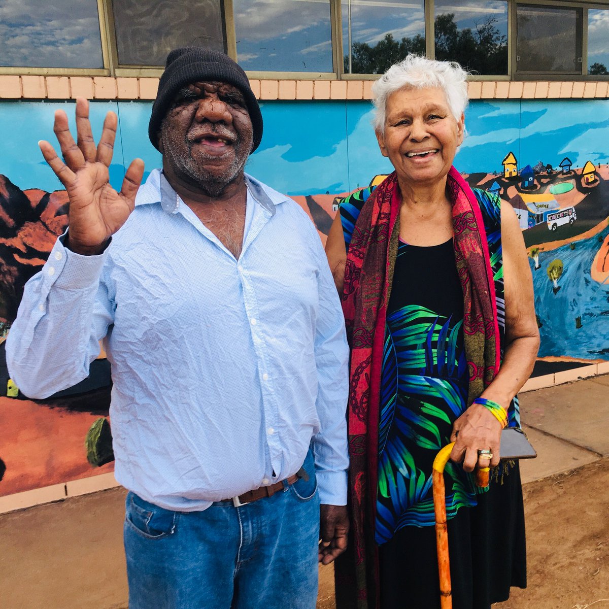 LifestyleSolns's tweet image. 🎨 Award winning Bindi Mwerre Anthurre Artist, Billy Kenda, unveils vibrant Alice Springs mural

The mural, which can be viewed at the @AliceSpringsTC Public Library, was launched on 2 Dec

Read the full story👇👇
lifestylesolutions.org.au/latest-news/la…

#EveryoneIsEqual #LifestyleSolutions