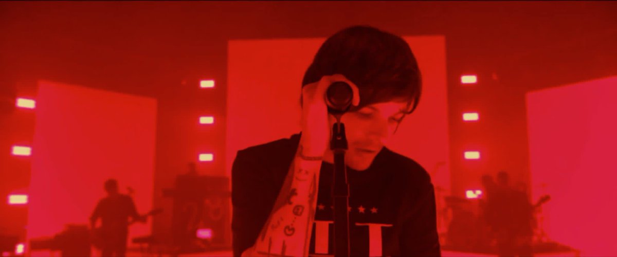 GioiaAndrea3's tweet image. I think it was the most beautiful performance that’s I ever seen. Thank you @Louis_Tomlinson ❤️ 
✨I love so much✨❤️