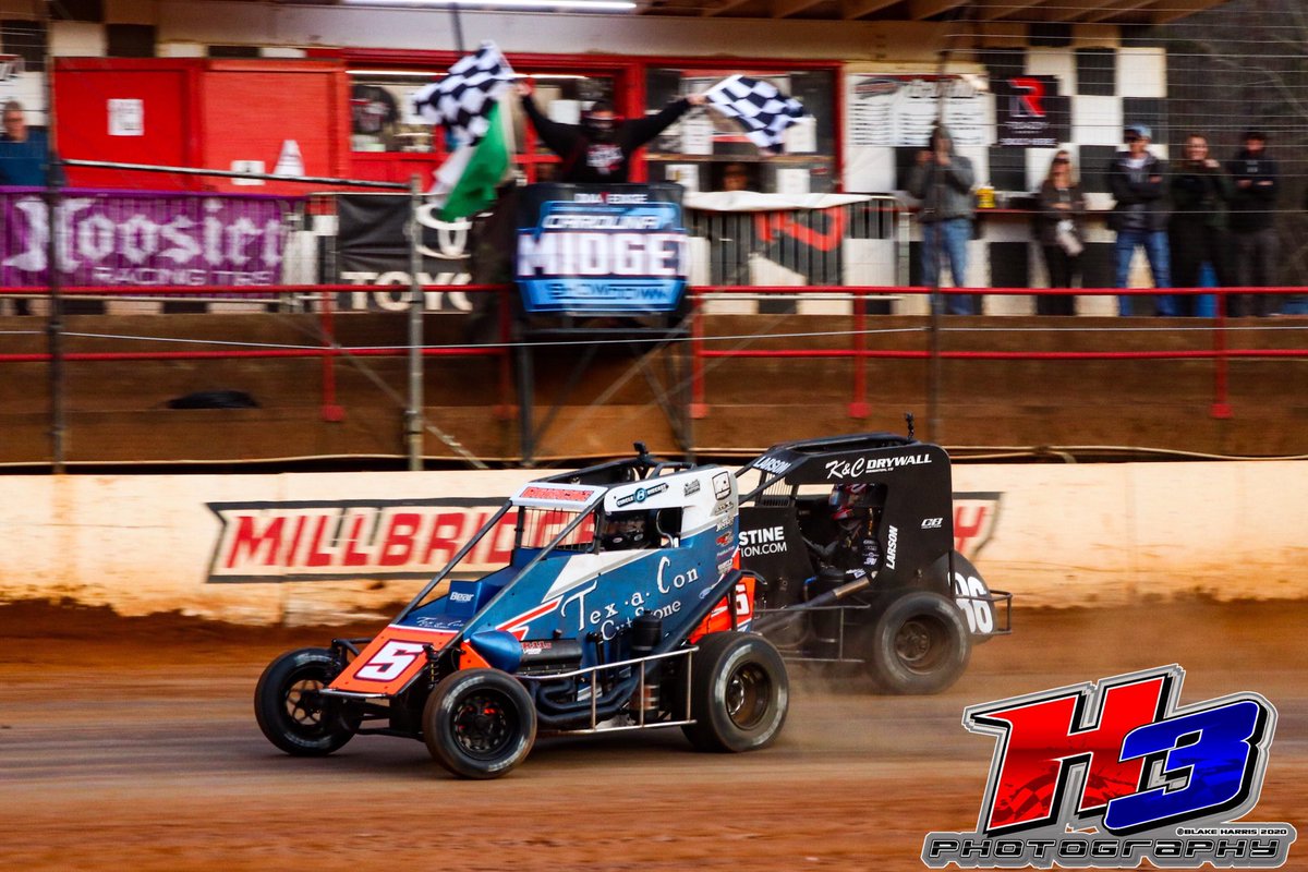 @ChaseBriscoe5 holds off @KyleLarsonRacin to win Feature 1 of the Carolina Midget Showdown at @MillbridgeRacin. Best race i have seen all year! Feature 2 coming up next.