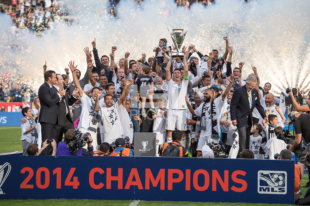 LA Galaxy - New England Revolution (2014)Mientras que  #LAGalaxy hacía historia al conseguir su quinta  #MLSCup  ,  #NERevs   perdía el mismo número de finales en un encuentro donde los californianos fueron muy superiores ante un rival inoperante.