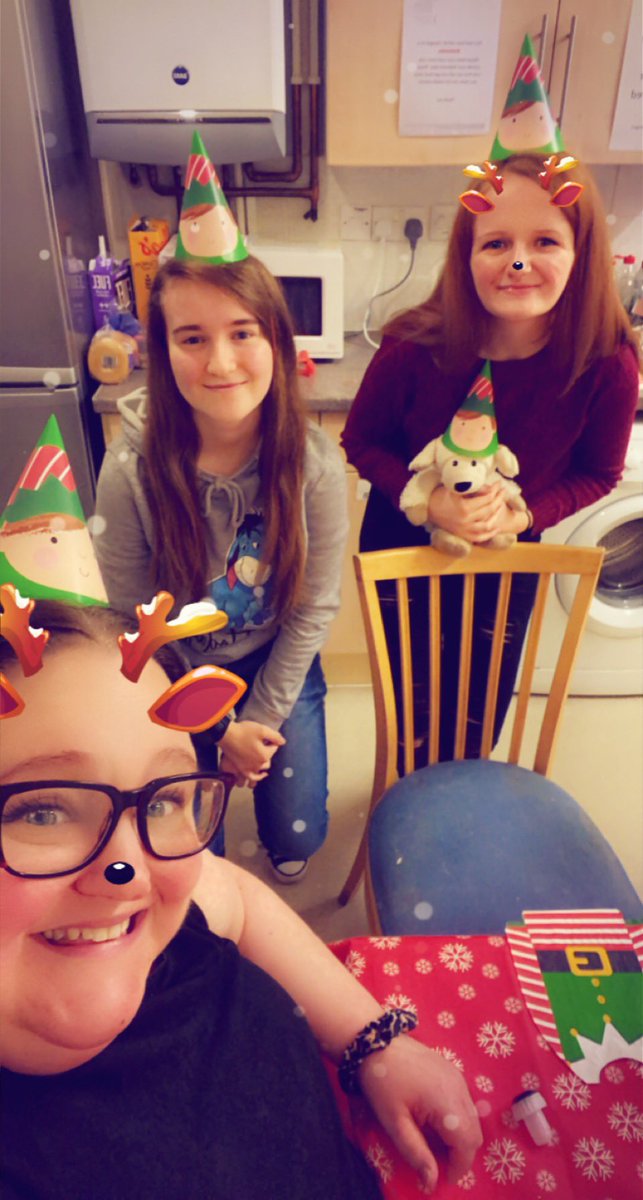 carly_carlylola's tweet photo. So 12 weeks of a very tough placement survived and living together so Christmas dinner and mini party celebrations at 1 Alder Court ( socially distanced of course )...... #uolnursing #sfht @UoLNursing @SFHFT π©π»ββοΈ https://t.co/VHWbgW7Vyd