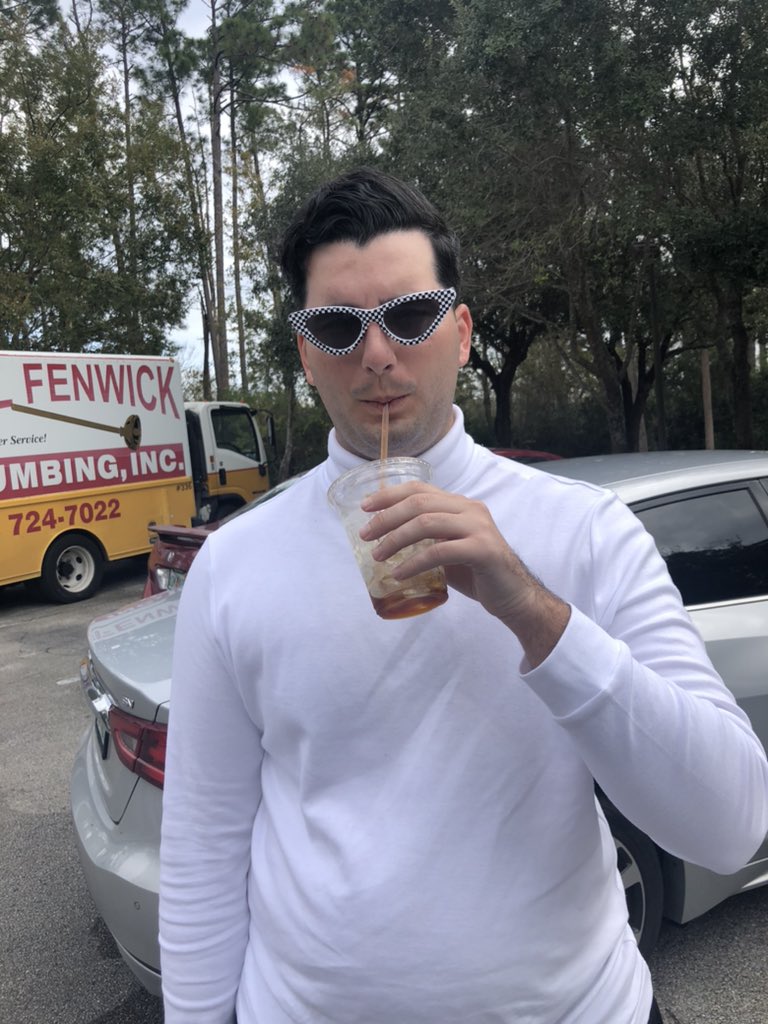 lydeckeral's tweet photo. today I met @danjlevy (or something like that) https://t.co/wiK00KRHNA