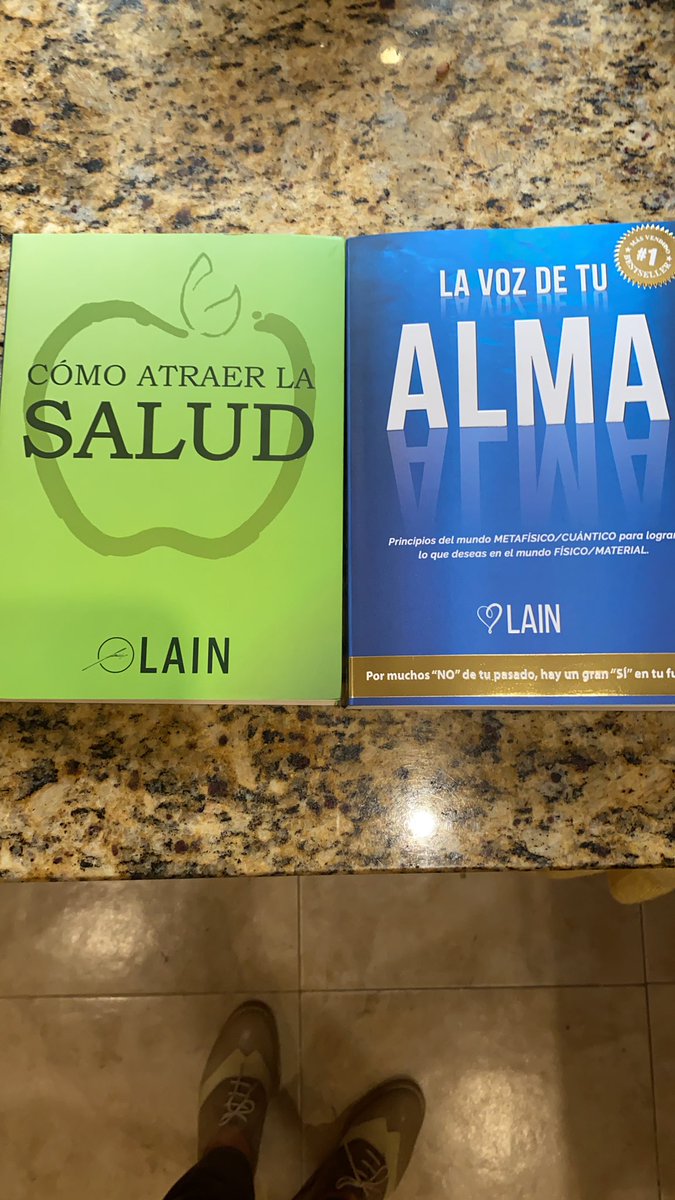 CELISVATY's tweet photo. @laingarciacalvo Hola LAIN SOY CELY GARCÍA DESDE MEXICO acabo de comprar mis 2 primeros libros y estoy muy feliz ERES UN 🌞 te amooo!! https://t.co/OOuHIi52bl