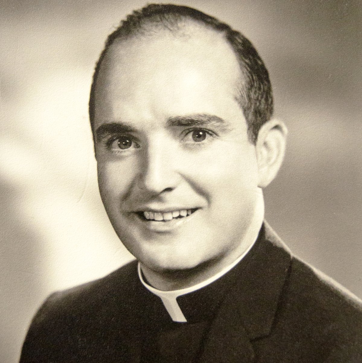 BellarmineBells's tweet photo. Sending our most heartfelt birthday wishes to the one and only Fr. Gerald T. Wade, S.J. ’55. Happy Birthday, Father Wade! #GoBells #BellForLife #Classof1955 #BellForOthers #AMDG https://t.co/h2YoAEUk9u