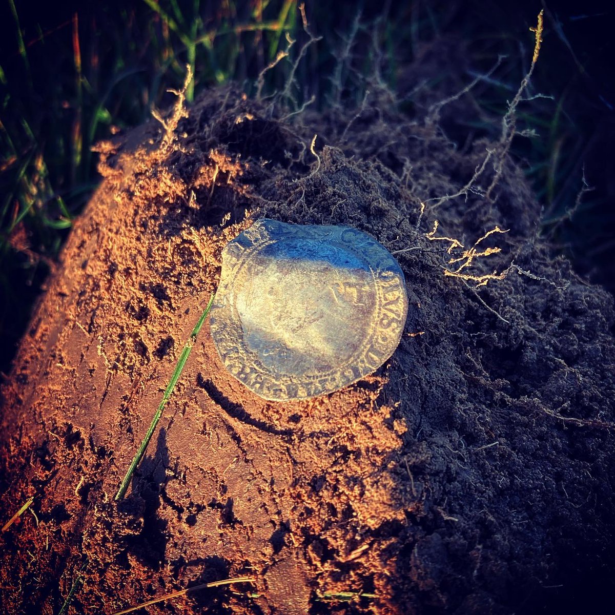 foundbysound's tweet image. Some of today’s finds running DeepTech’s latest Smart Pro Series machine. A lovely merchants ring c1400-1500 and a Charles 1st silver hammered sixpence c1650. Good days hunting 😎