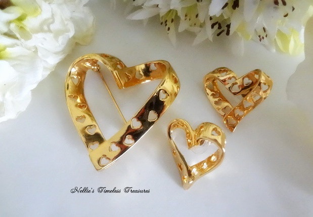 NelliesTimeless's tweet photo. #VintageAvon Heart #brooch &amp; Heart #earrings at #NelliesTimelessTreas https://t.co/X0IkKaIcJa #vintagejewelry #vintagegift #jewelrylovers #vintagegifts #jewelrygift #broochset #heartjewelry #giftforwife #giftideas #giftforher #giftsforher #christmasgiftideas #jewelrygiftideas https://t.co/qAcYye6eND