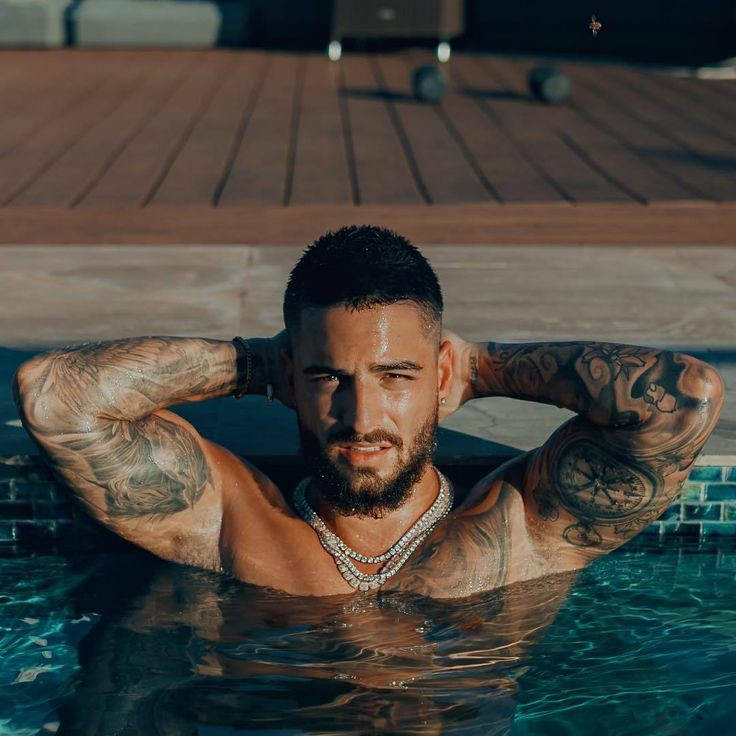 LehderTommy's tweet photo. #FirePoolParty Hola guap@s #elinfiltrado. https://t.co/2kFYYWMSoI