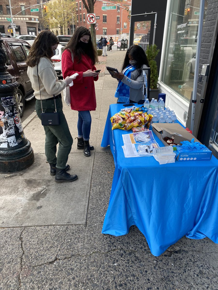 will_dar24's tweet photo. Team bleecker teaming up with Molly Cup cakes  #saturdaysleigh #NYNJStateOfMind #teamempirenyc @TeamEmpire_NYNJ #onenynj @SmallBizzyBone @GiseleLadlee @judy_cavalieri @Danny_Perez_01 https://t.co/9ymXIHecUg
