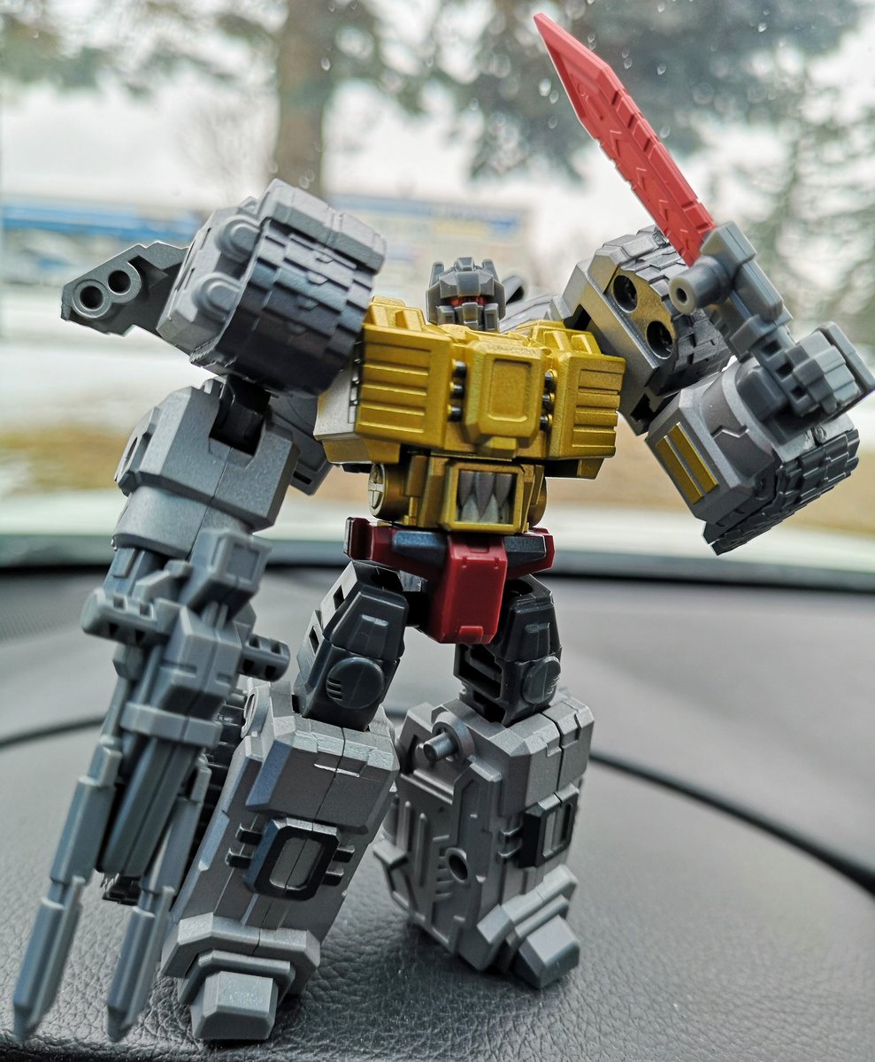 PlasticSparkYYC's tweet image. Today&apos;s #dashbot is the gloriously regal Iron Factory EX-06 Gramking