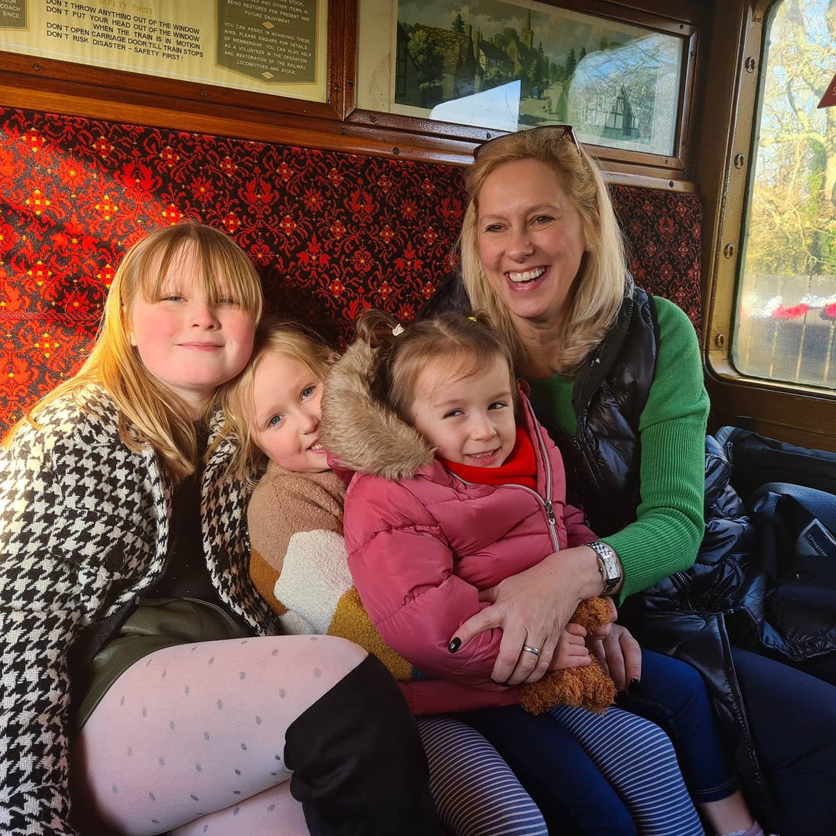 Suzannelees4's tweet photo. Best day out with my family, proud Nanny. Family 😍 https://t.co/afDLJwiSfR