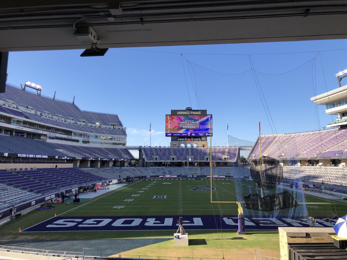 dschroeder13's tweet photo. #GameDay #LaTechvsTCU #AmonGCarterStadium #FtWorth #FS1 https://t.co/x2zUcdAMx8