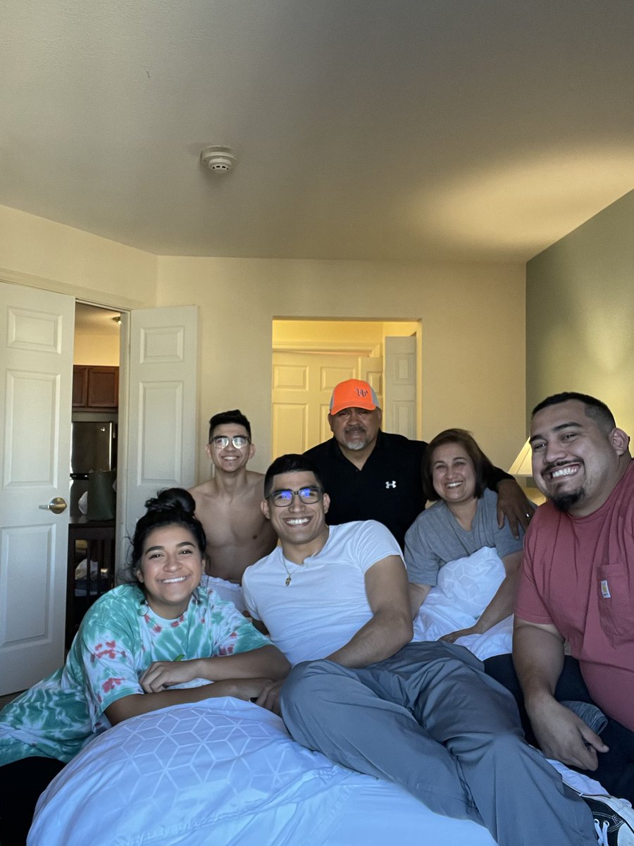 vetyguz37's tweet photo. The original #teamguz.....stay tuned for updates on our growing team tonight ❤️
#goingguzman https://t.co/zlQO5ejARY