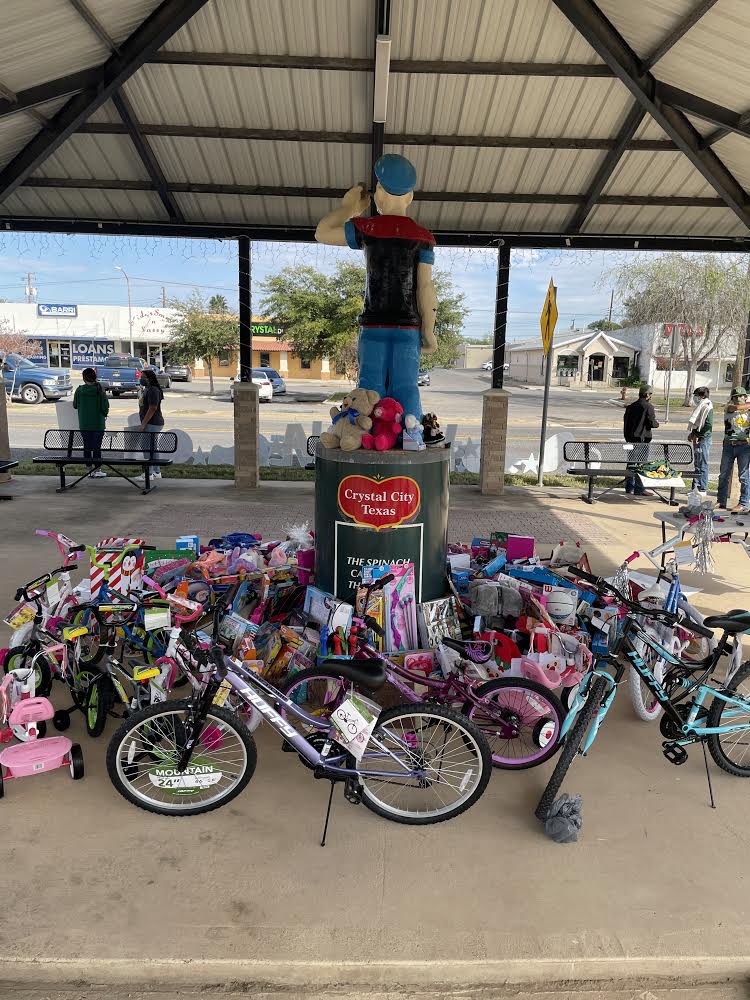 CCJavAthletics's tweet photo. Thank you to Coach Moreno for bringing our attention to this cause! Thank you to all of our coaches and athletes that came out to help and, of course, thank you to the people of our community for helping make a difference in some of our young people’s lives this holiday season. https://t.co/m6mvXUPUw2