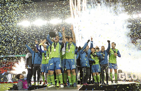 Toronto FC (5)-(6) Seattle Sounders FC (2016) #Sounders   levantó su primera  #MLSCup   en un partido que pasará a la historia por ser el primer campeón que no disparó a puerta en los 120 minutos, siendo un encuentro que terminó decidiéndose desde los once metros.  #TFCLive