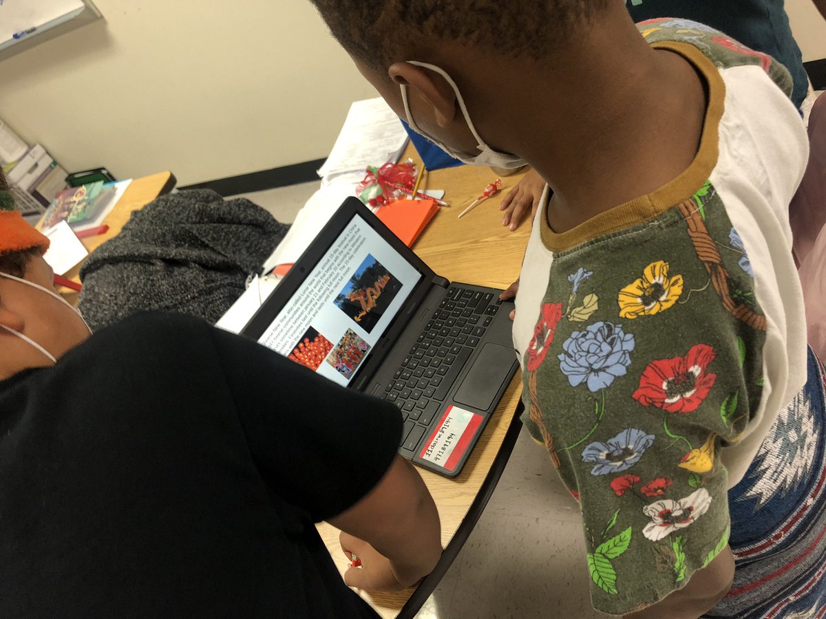 MsTimms3's tweet photo. My kids definitely enjoyed seeing other students presentations! #smithleopards #christmasaroundtheworld https://t.co/kI6osB2n0g