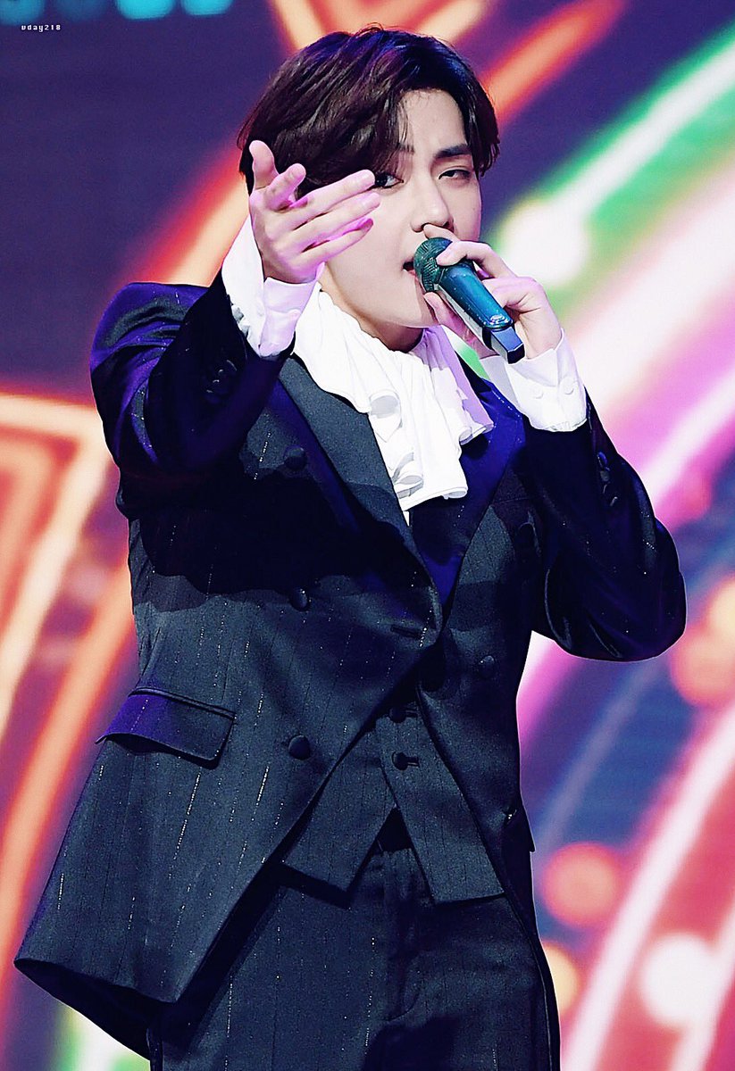 [📸 Fotos • 20.12.12] Taehyung durante los TFM Awards.

Cr. vday218
🌸
#뷔 #V #태형 #김태형 #태태 #방탄소년단 #BTS⁠ ⁠⁠#防弾少年団 #Taehyung #KimTaehyung