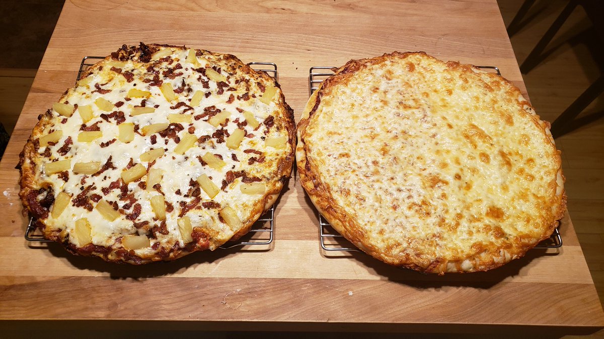 Rage_Potato_902's tweet photo. Hawaiian BBQ pizza tonight. Goddamn this was good. #UFC256 #UFC2FIGGY6 #FIGHTNIGHTFOOD https://t.co/SG29WZ1SmT