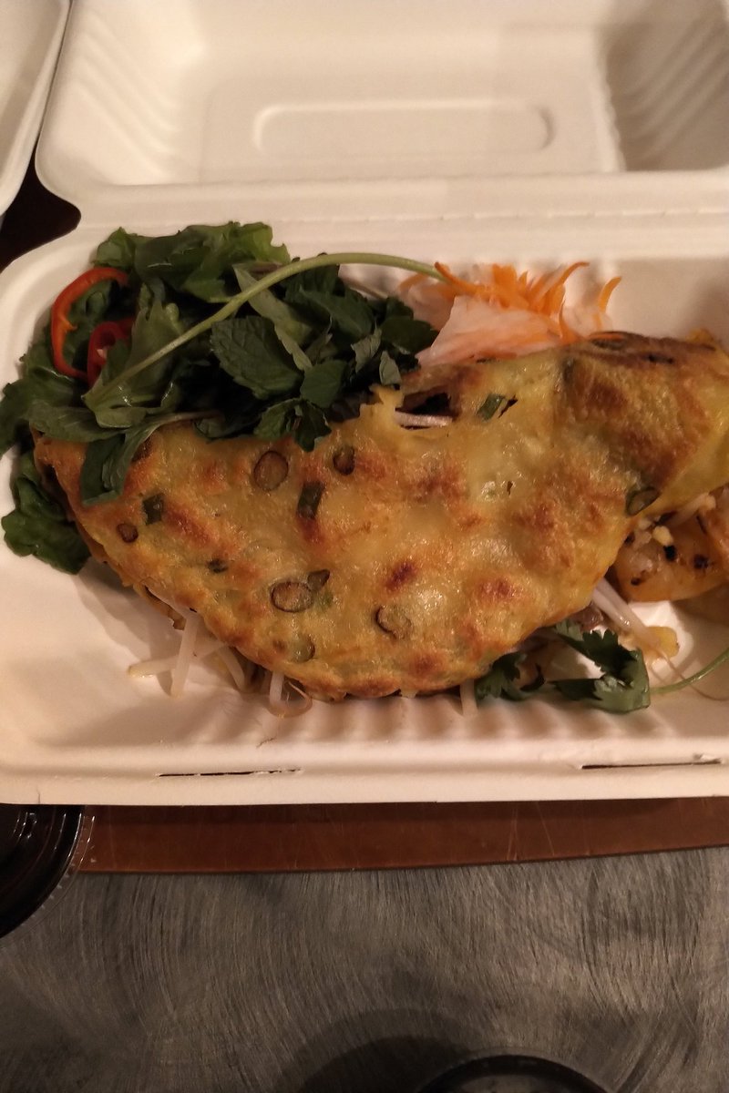 GilchristJohn's tweet image. Great take-out dinner from @EatForeign and @Chefdly. Pork dumplings, crispy crepe, Imperial rolls, and beet-goat cheese salad. Terrific flavours. And staff in Medium Rare masks from @ChefCamD #SupportLocalYYC