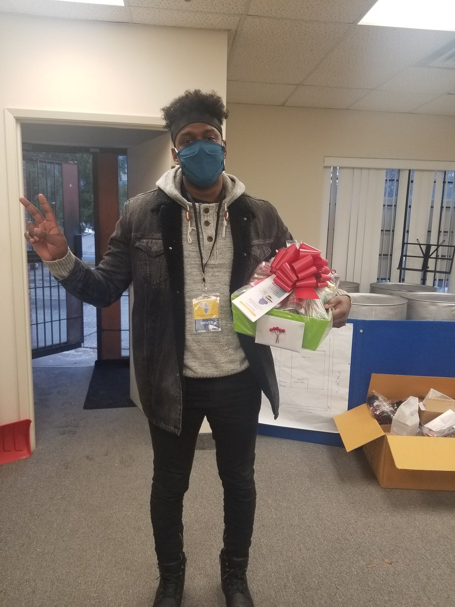 maccamarkham's tweet photo. On Dec 12 we distributed 40 gift baskets that contained a wide variety of food items and gift cards to the Markham community. Made possible through COVID-19 relief fund @uwgreaterto @esdc_gc @YRFoodNetwork
Kudos  to volunteer delivery team @yrdsb &amp; sponsors. https://t.co/adcfjCiYIq