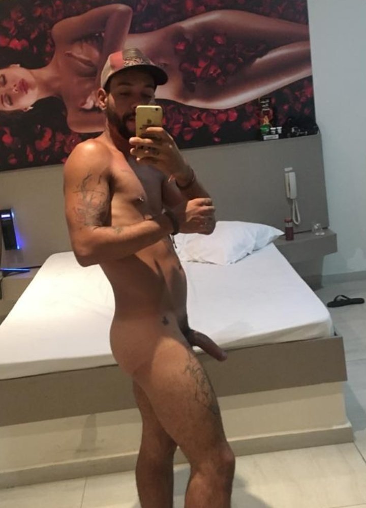 Lucplinio's tweet photo. Quem vem mamar ? https://t.co/PaL4HSinXa