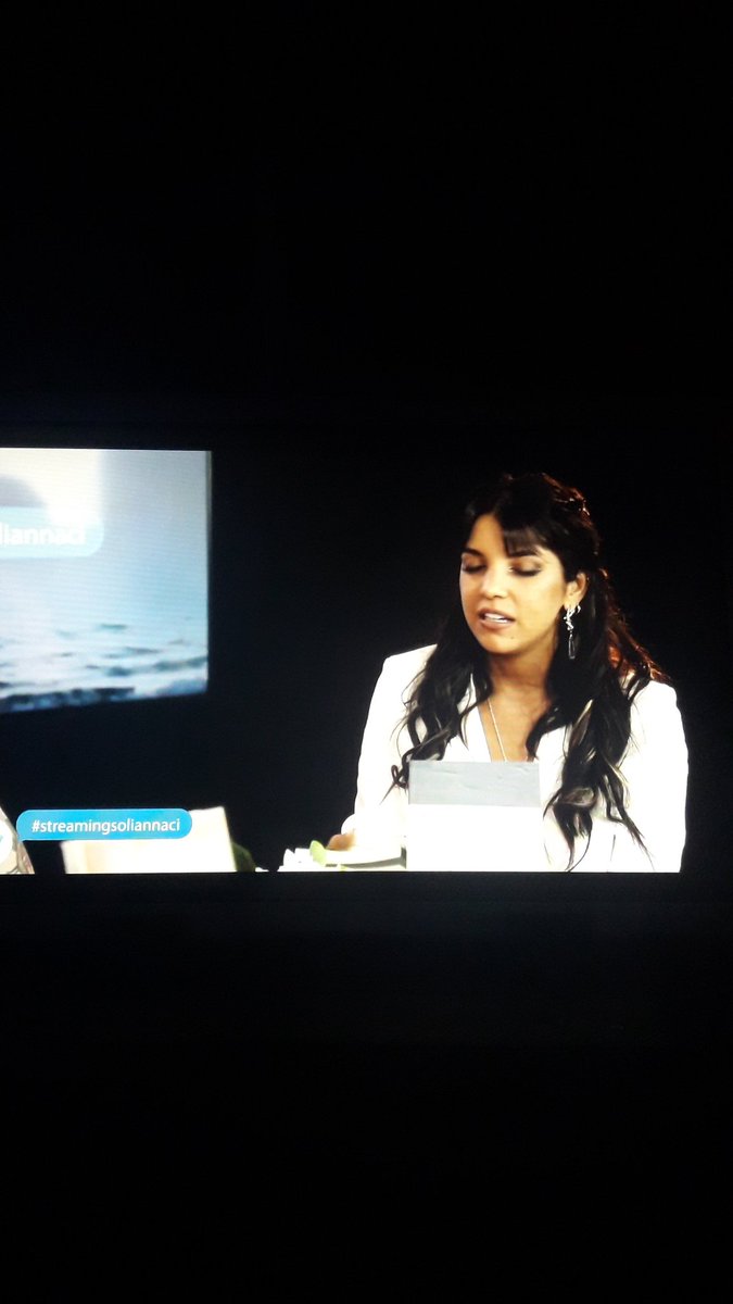 updatesiannaci's tweet photo. Empezó el streaming! 🤩❤ https://t.co/MeKWFfiqqh
