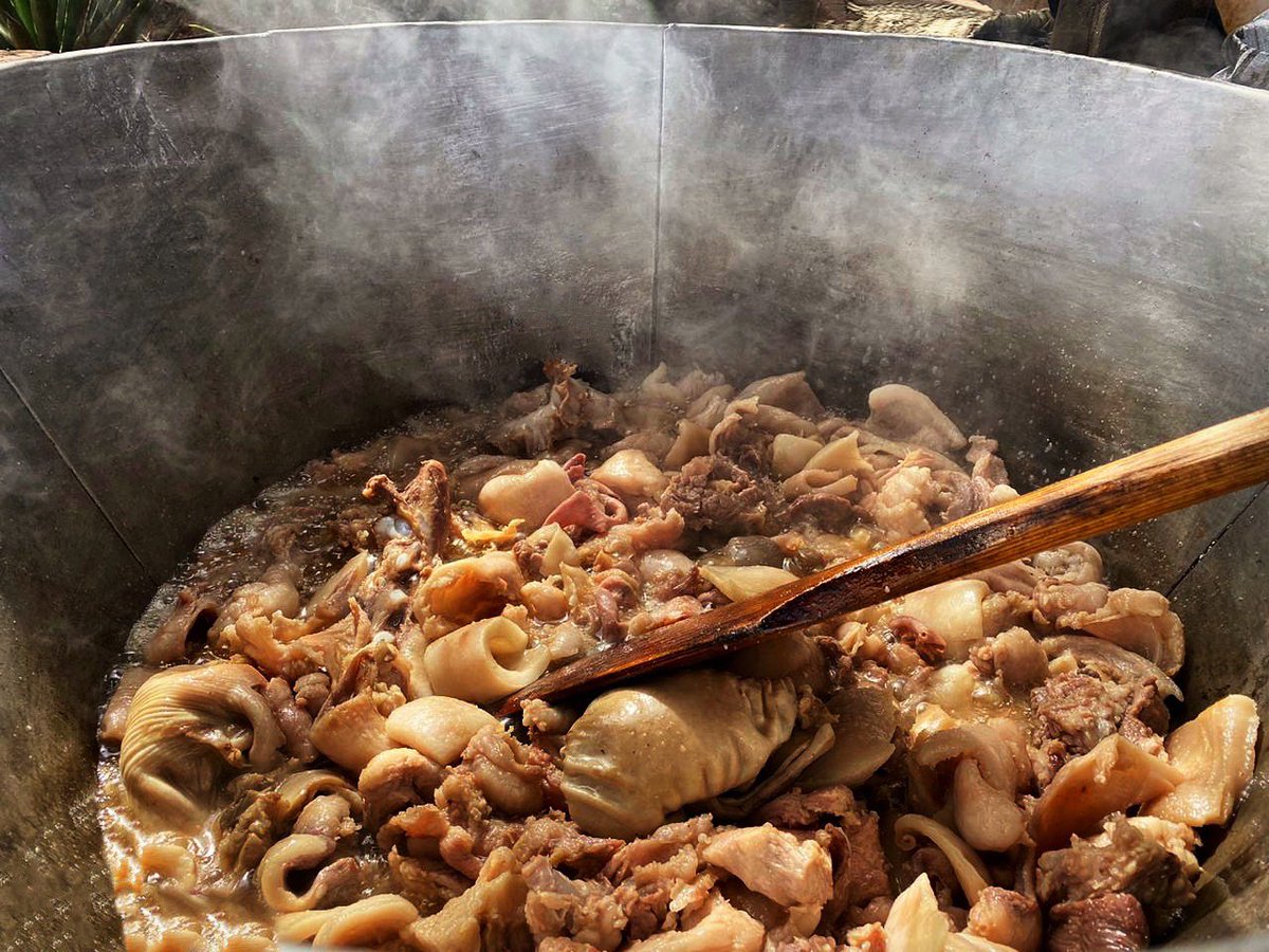 Portozuelo_'s tweet photo. Sábado de Carnitas, Biuses y Chicharrón recién salidos del cazo 🥣🥓🔥
•Para disfrutar un buen antojo y comida a la vez 🙌🏼🍃•
#VivePortozuelo #Huerto #Granja #CocinaDeLeña #Sabado #Biuses #Carnitas #Chicharron #CocinaTradicional #Food #RestauranteCampestre #Oaxaca #Mexico https://t.co/zk9CiPg3U8