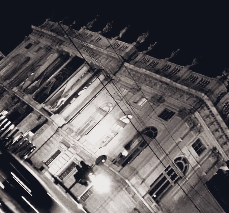 AlexaMoonfrain's tweet photo. Alla sera... ✨🌙
📍Torino
#turin
#torino #italia #allasera #fotografia #foto #tsom #torinostateofmind #sera #notte #night #stavopensandoate #missyou #ciao #photo #photography #ciaone #life #mylife #italy #italiangirl https://t.co/VQFKNJ64q1