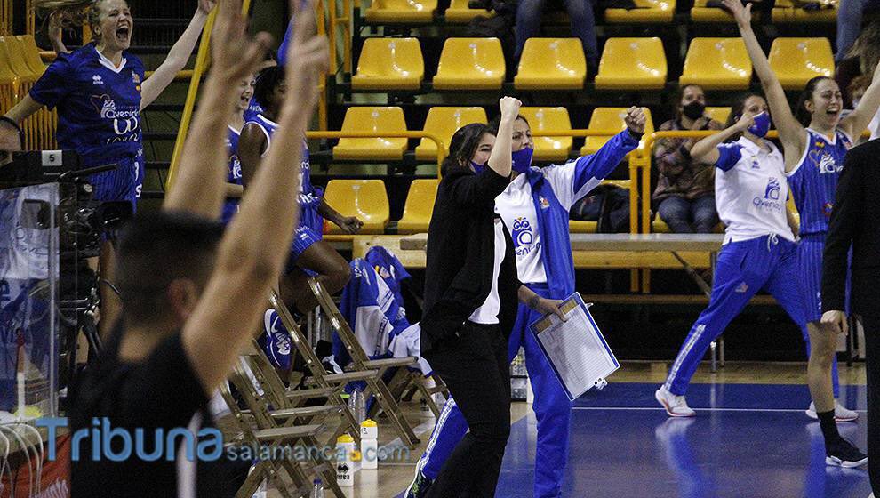 GermanRS84's tweet photo. ¿Os he dicho alguna vez lo de “dadme un banquillo así y dominaré el mundo”?

Sí, los partidos también se ganan en el BANQUILLO

📸 @TribunaSal / Arai Santa a https://t.co/N96yVjxF4K