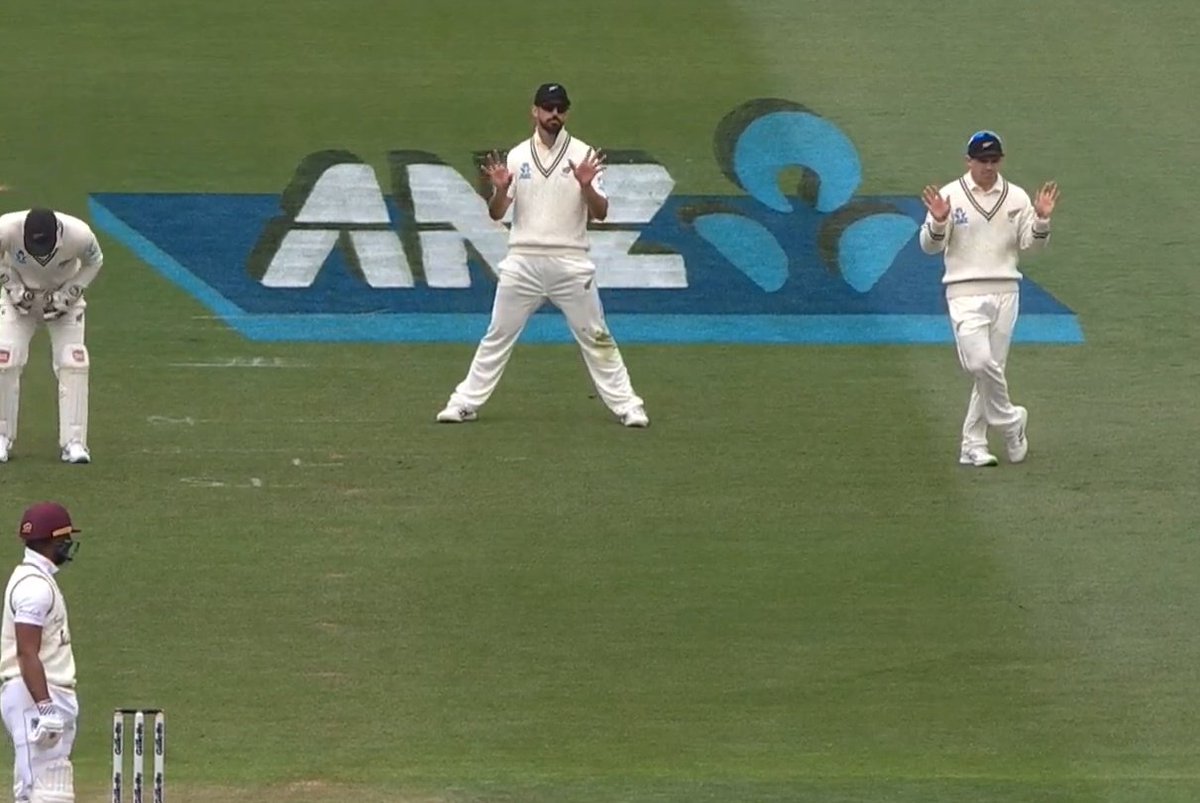 MaxiCricket's tweet photo. Synchronized Jazz Hands, gotta love the Kiwis. https://t.co/uxbtsJnqh8