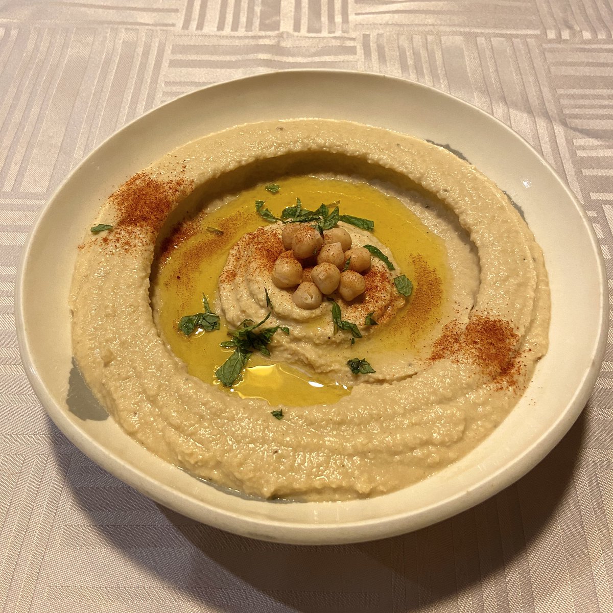 ট ইট র 横山 ゴロー 昨晩は実家で身内だけのクリスマスパーティーが行われ シェフ ゴローは腕を奮った 作ったのは得意の中東料理 フムス 焼きナスのディップ タブーリ パセリのサラダ 柿とブルーチーズのサラダ 中東料理 クリスマス