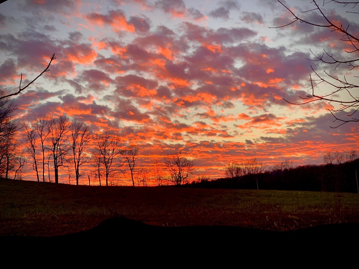 c_dno1's tweet photo. @6abcadamjoseph @longwoodgardens Sunset in Malvern @6abcadamjoseph https://t.co/WOqN05uMTs