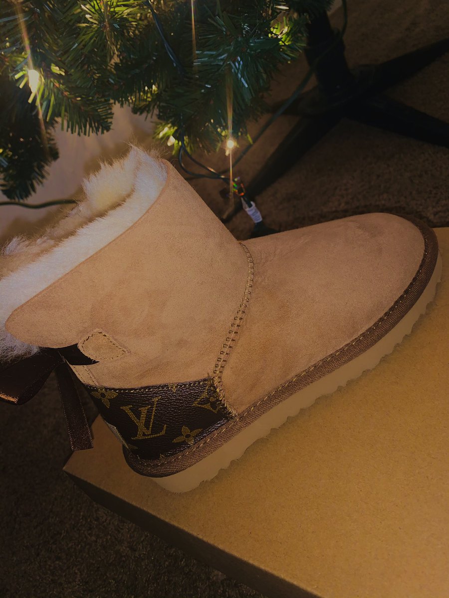 Imanibeautyllc's tweet photo. New Product Alert 🚨🚨 

Coffee and Cream LV UGGS 🤎🤍

MESSAGE ME FOR MORE INFORMATION #SupportBlackOwned #SupportBlackOwnedBusinesses #Explore #UGGS https://t.co/0yhYX3uprC