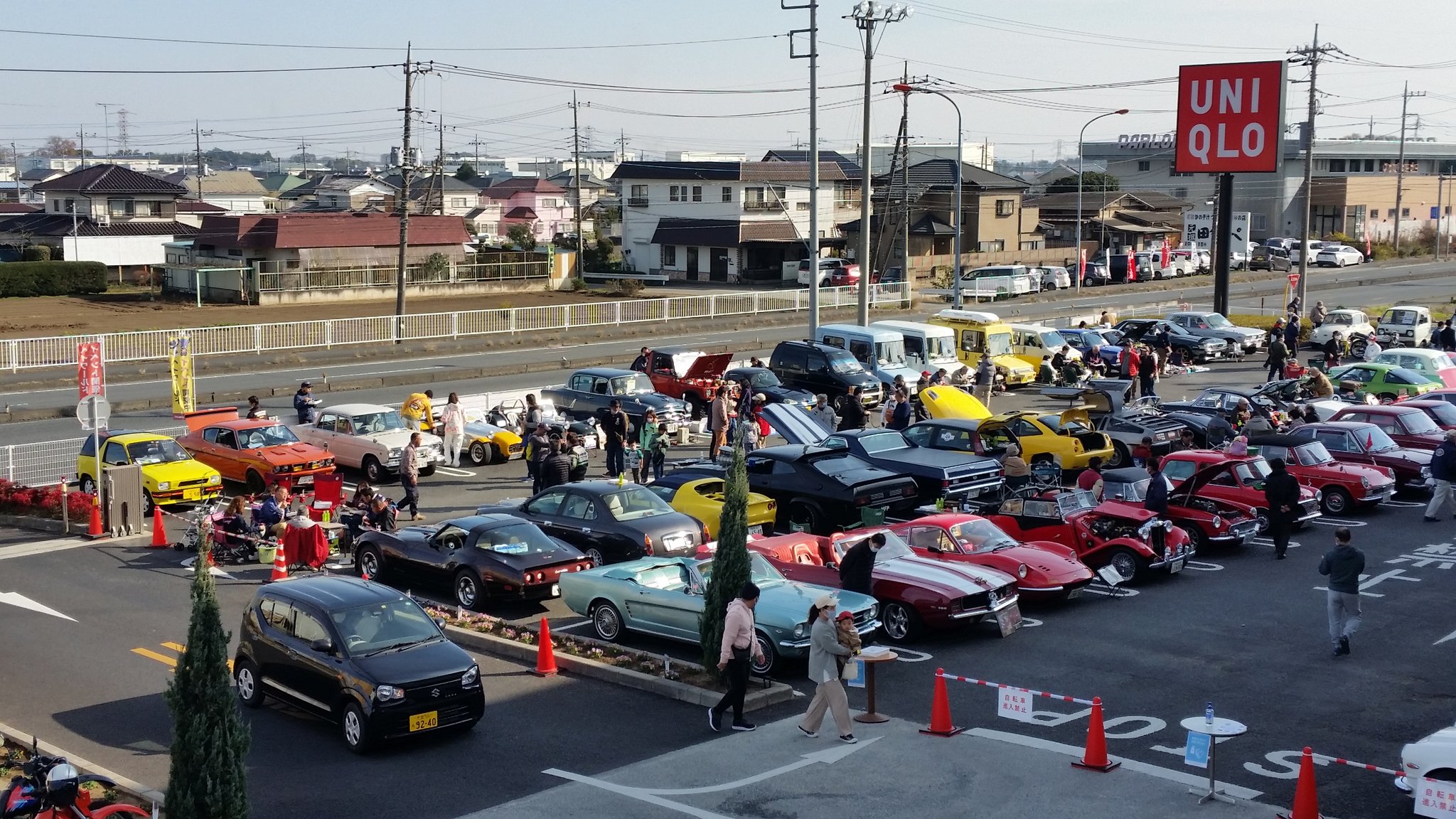 Tenhou Set 第2回北本ヘイワールド年クリスマスファイナルクラシックカーミーティングです これで関東圏の旧 車イベントは年内ほぼ終了ですね さて来年はどうなりますか すでに年初の佐野のイベント 1 10 がキャンセルになってしまったので 567の早期