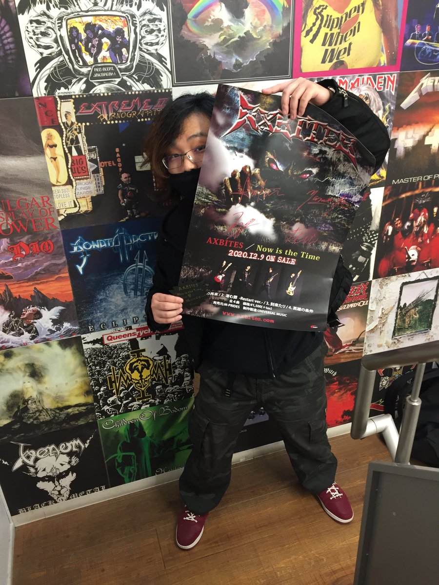 diskunion_ds8's tweet photo. 『AXBITES』の重低音ベーシストの TSUI様 が御来店！！！
POPにサイン入りポスターに、ポストカードまで......
御来店誠にありがとうございます。
【Now is the Time】は大好評発売中です！！！
皆で鋼鉄の輪を作りましょう！！！
https://t.co/bI5lafCvXJ

#AXBITES https://t.co/5CvP1bopPi