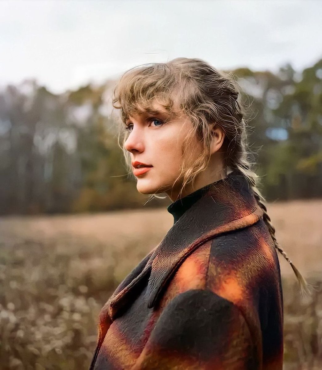 siaht_4's tweet photo. meta de vida é chegar os 31 anos sendo produtiva e com cara de 18 anos. vida longa pra essa safada que me fez gastar dinheiro e me deixa maluca procurando easter eggs em tudo que posta. Happy birthday @taylorswift13, you are  queen of my heart
#HappyBirthdayTaylorSwift https://t.co/Pxxet1fCr8